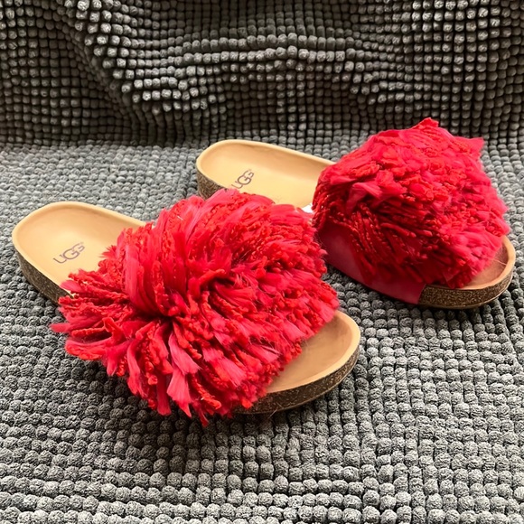 UGG Shoes - NIB UGG “Cindi” in Red Yarn style 1020079. Size 8.5